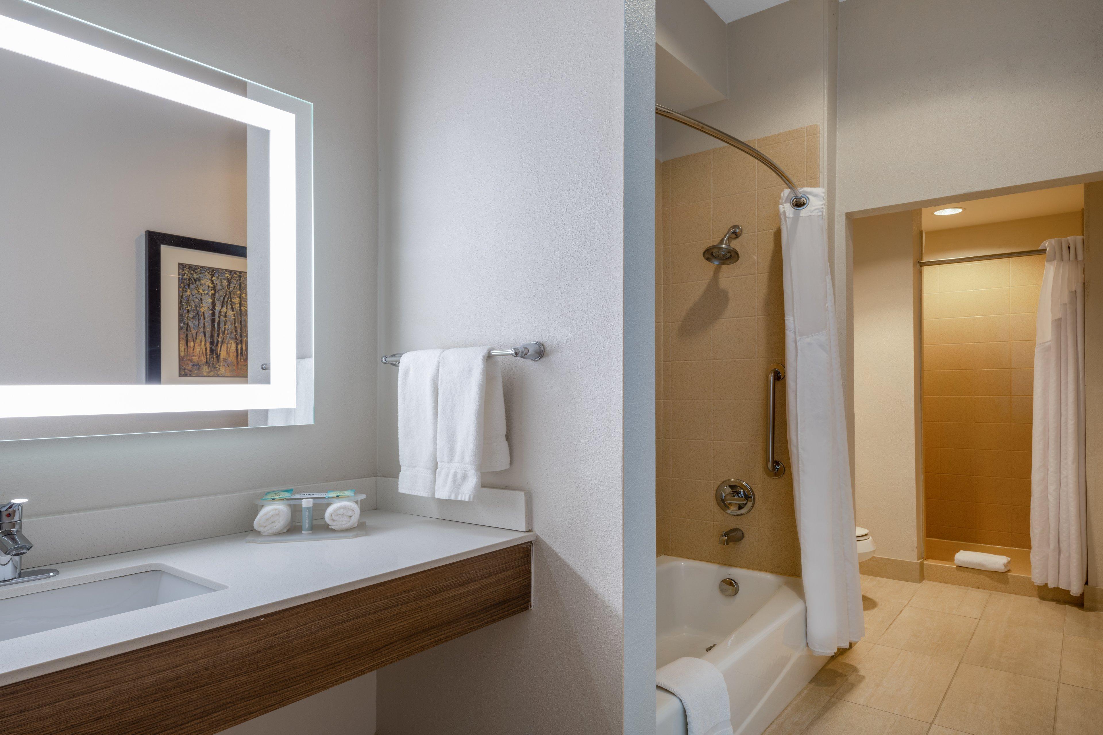 Express & East - Fair Park By Ihg Hotel 3*